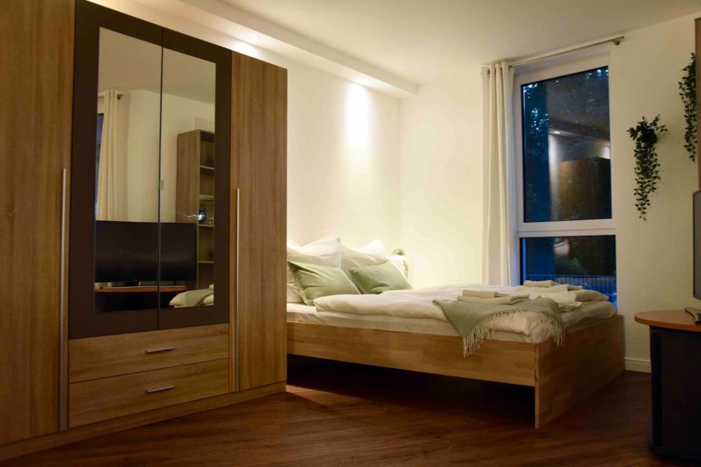 Stilvolle Wohnung Mit Balkon & Parkplatz Rostock Exterior foto